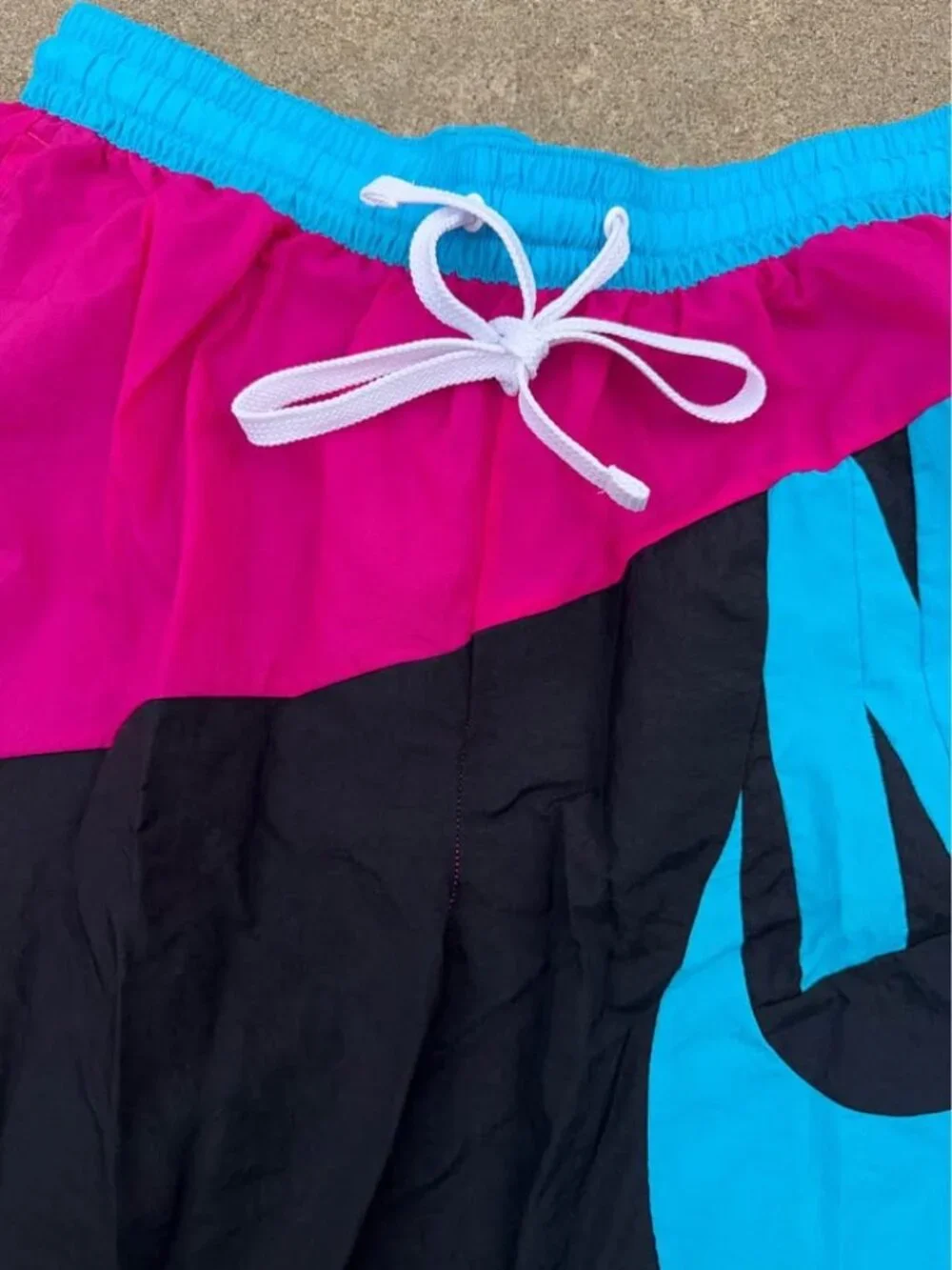 Nike throw back futura basketball shorts. Mens XL - Picture 4 of 7